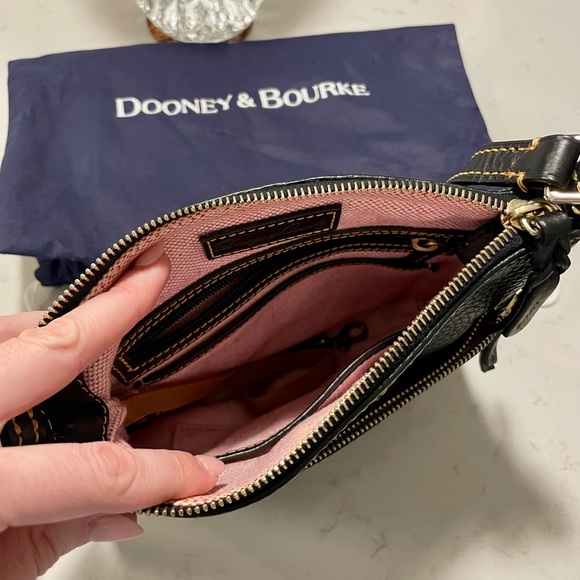 Dooney & Bourke crossbody - Picture 5 of 9